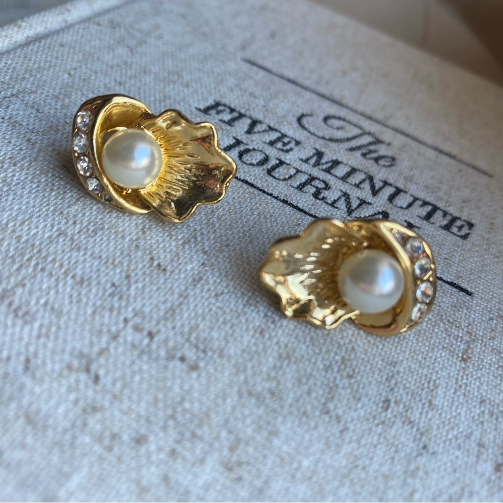 Beautiful vintage gold tone faux Pearl and crystals clip on earrings